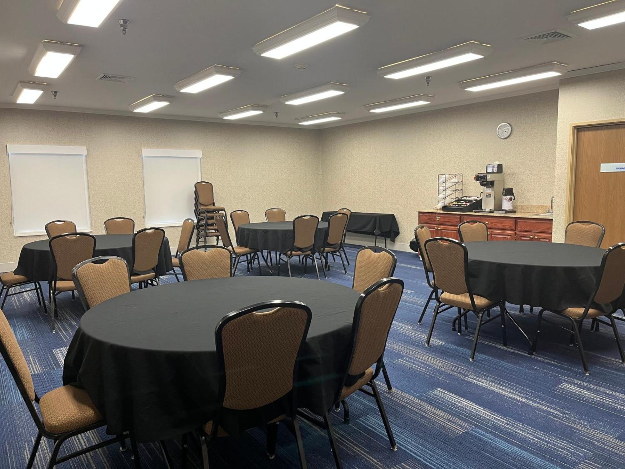 Holiday Inn Express Hotel & Suites Sioux Falls At Empire Mall By Ihg Esterno foto